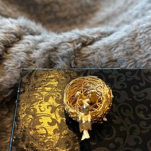 Vintage Signed Jeanne Brooch Pin Gold Tone Bird Nest Mama Bird Two Baby Birds